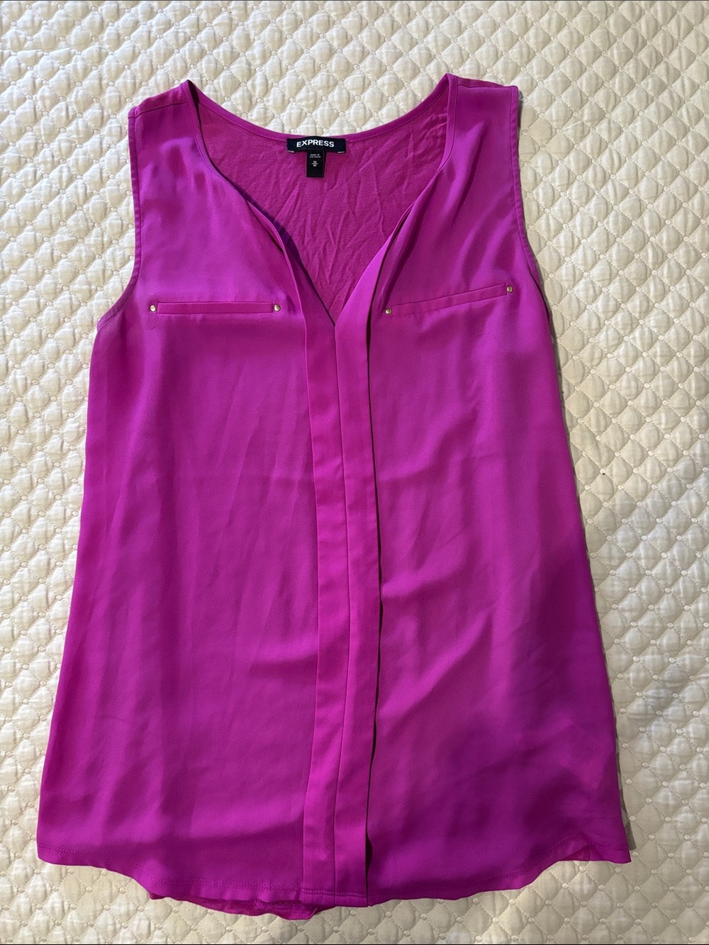 Express Sleeveless V-Neck Shell in Magenta